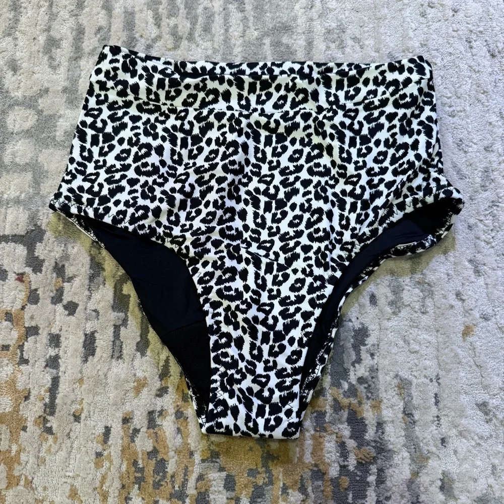 Ovens Period Swimwear White Leopard XS. NWT - Picture 4 of 9